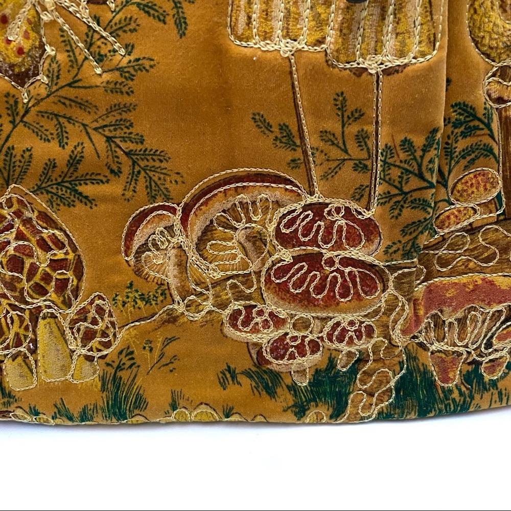 Vintage Velvet Mushroom Embroidered Purse - Picture 2 of 14